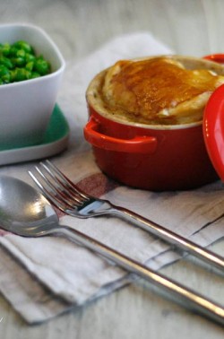 Hühnchen-Lauch-Pie mit Buttererbsen à la Donna Hay