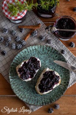 Brombeermarmelade mit Zimt und Rosmarin